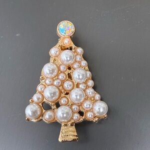 NWOT Elegant Gold and Pearl Christmas Tree Brooch